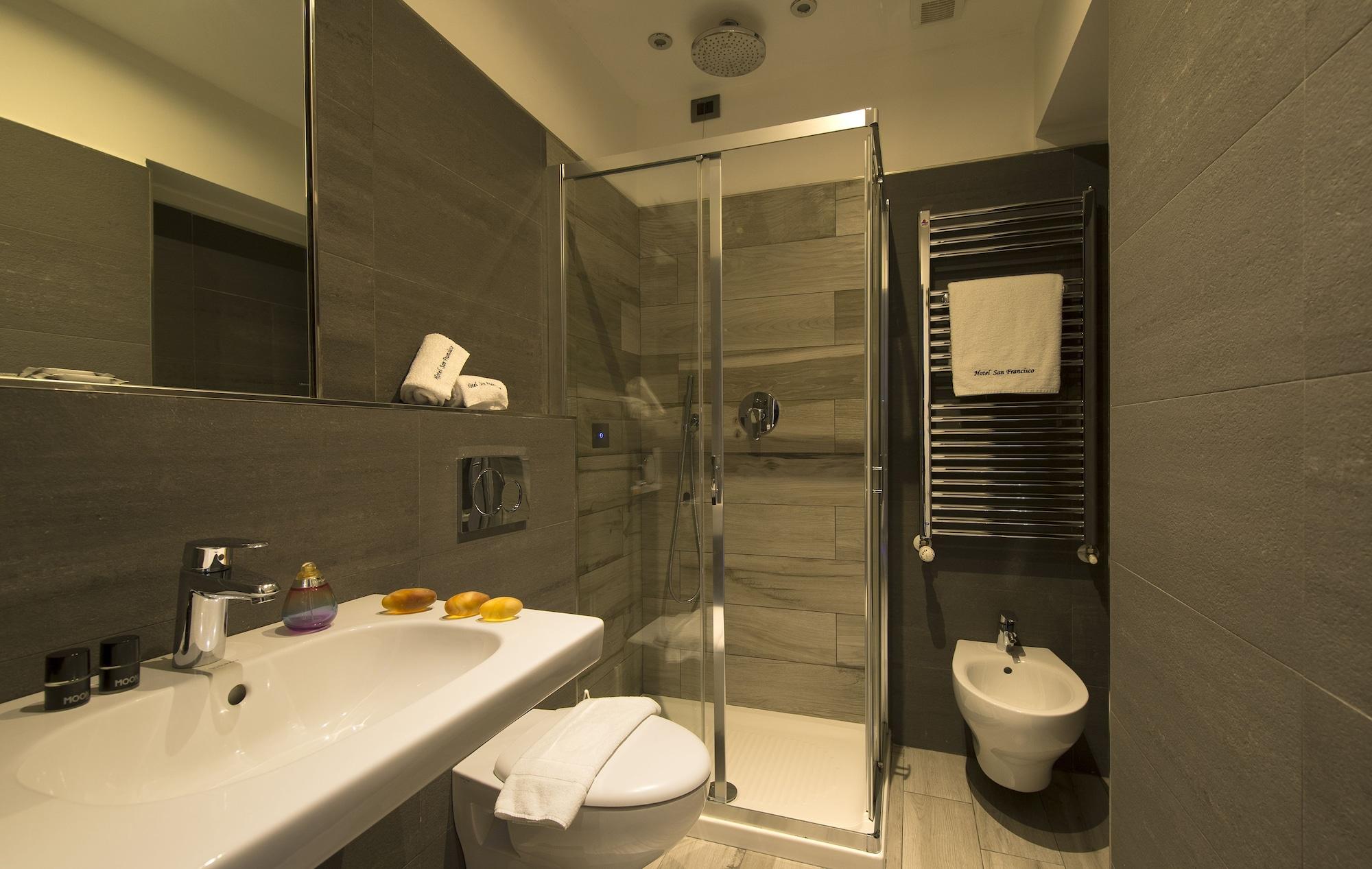 Hotel San Francisco Milano Esterno foto
